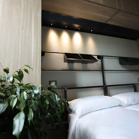 Szálloda Versoverde Alzaia Naviglio Grande Milánó