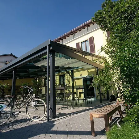 Szálloda Versoverde Alzaia Naviglio Grande 4*