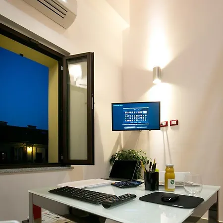 Versoverde Alzaia Naviglio Grande Aparthotel