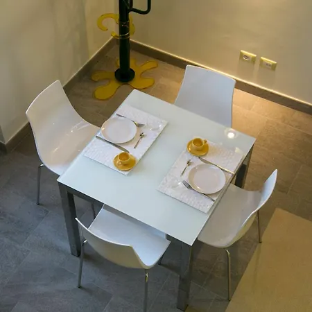 Versoverde Alzaia Naviglio Grande 2* Milán